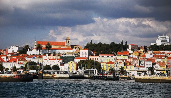 Setubal, Portugal. By Ze Pinho