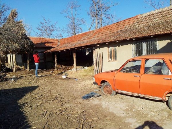 cheap romanian village house 09