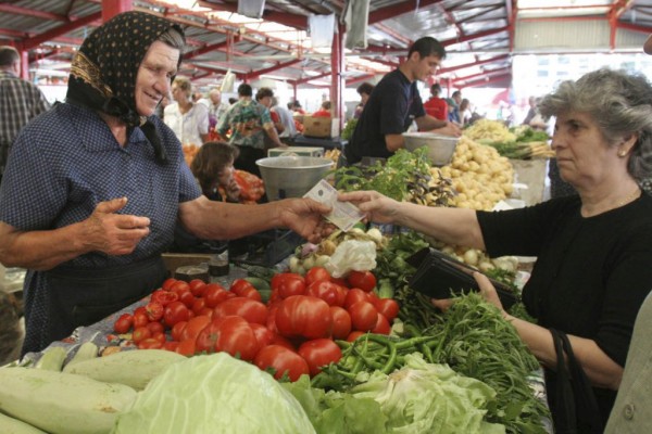 romanian peasants market 01
