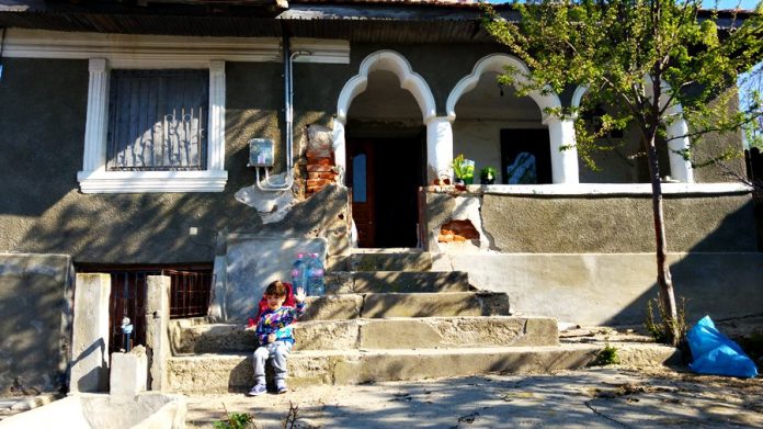romanian village house 04