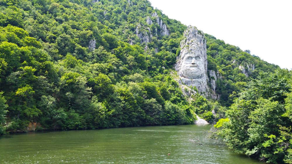 decebalus statue orsova