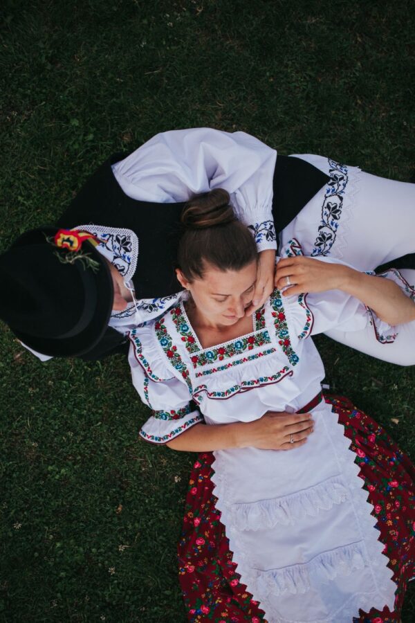 traditional Romanian clothes