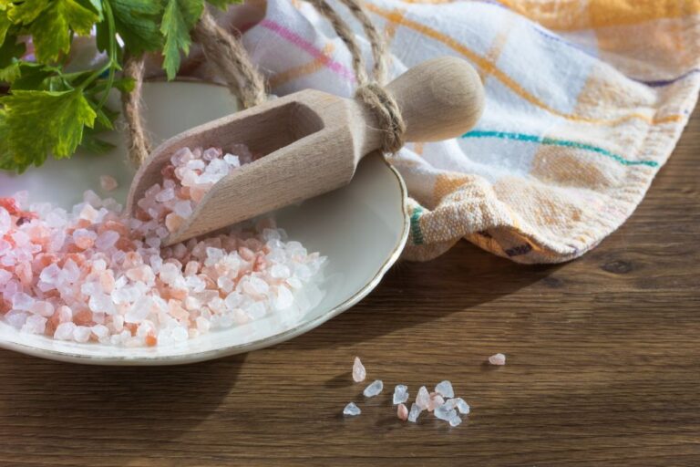 romanian superstitions salt on table