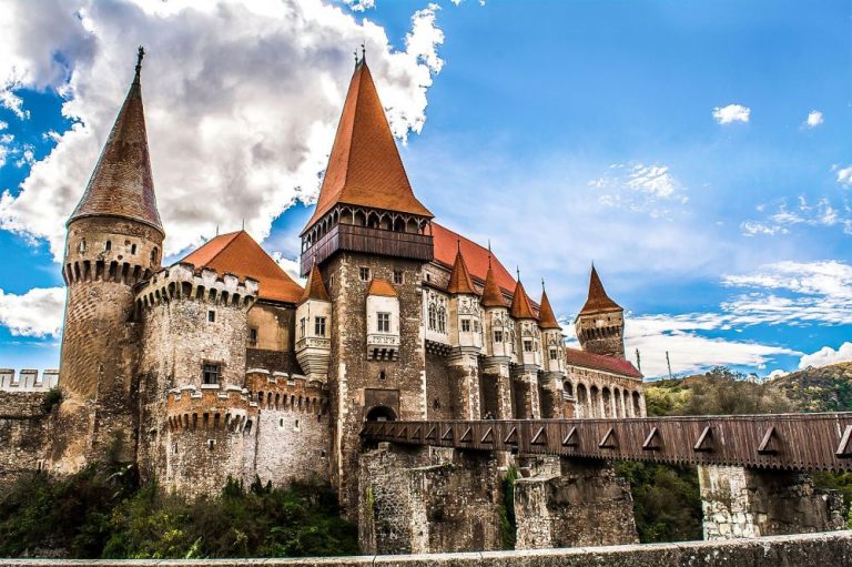 corvin castle side view