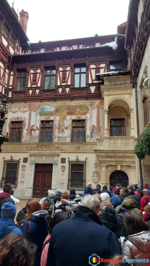 people waiting in line to visit Peles castle