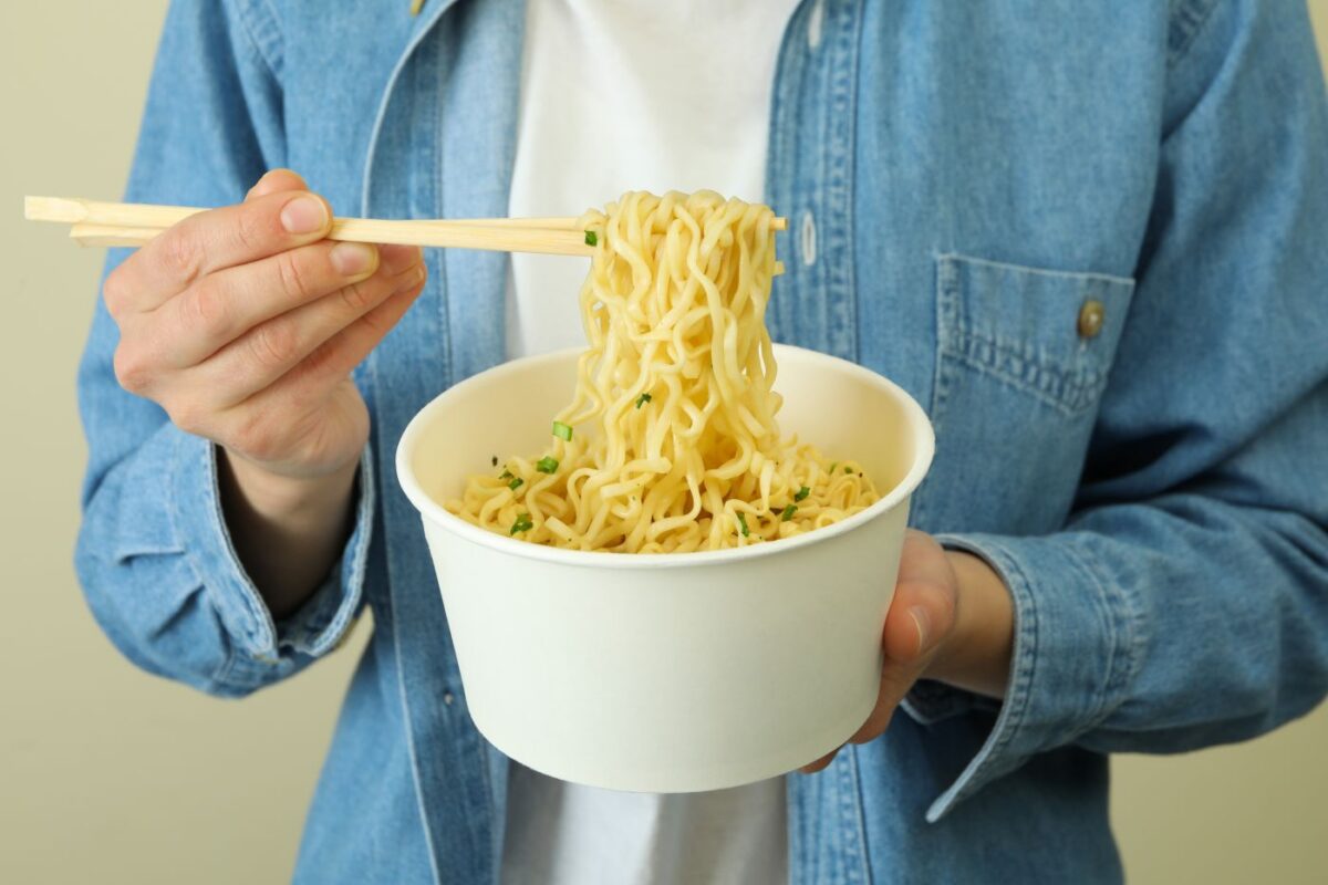 eating instant noodles