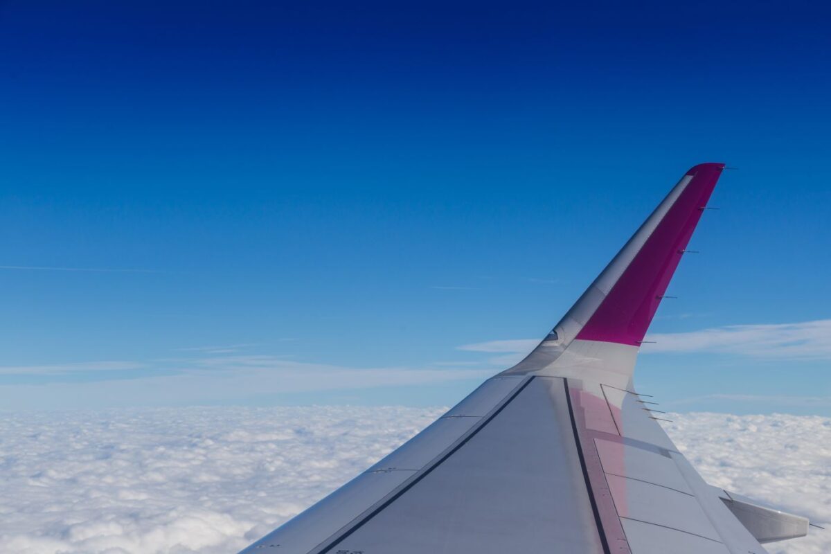 Wizz air airplane wing