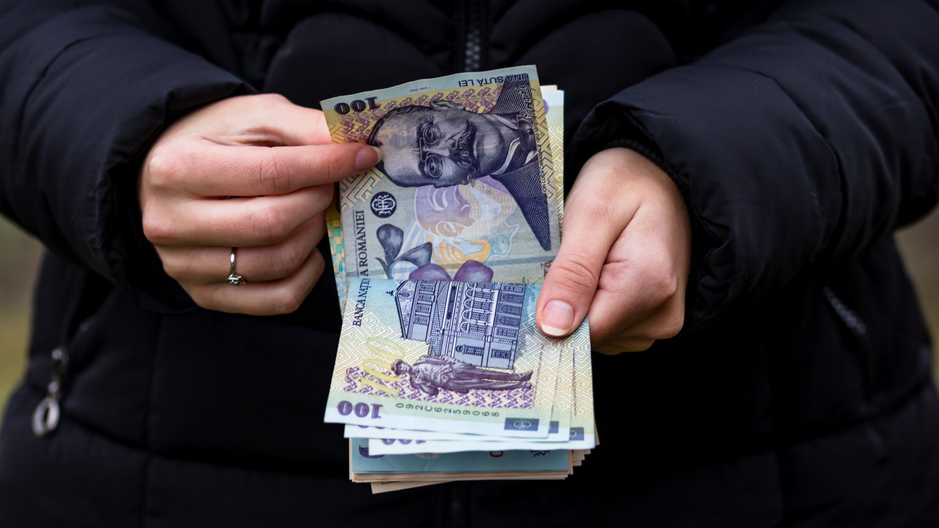 What Is the Minimum and Average Salary in Romania in 2025?