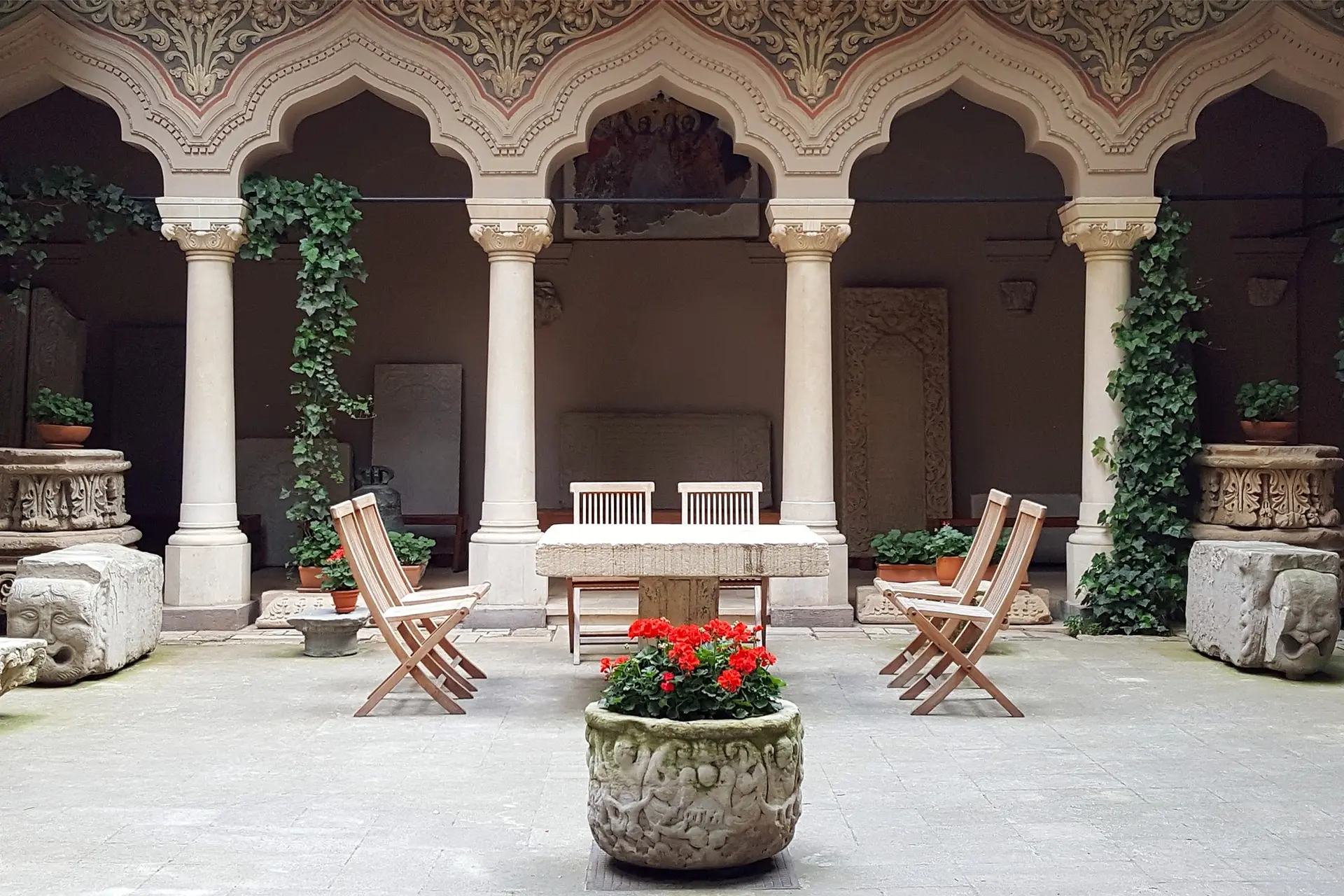 hidden attraction in Bucharest's Old town