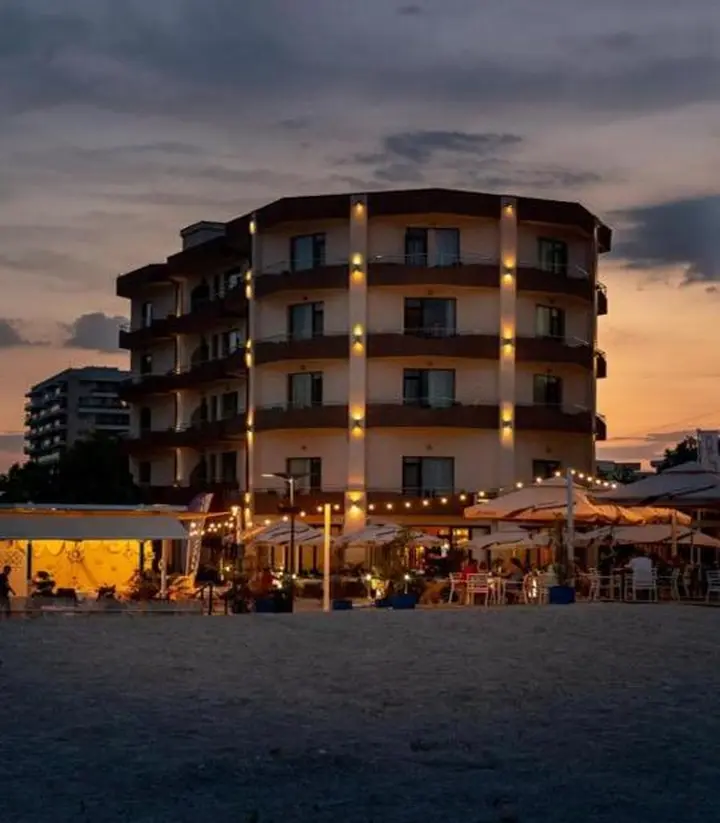 hotel Bueno at dusk