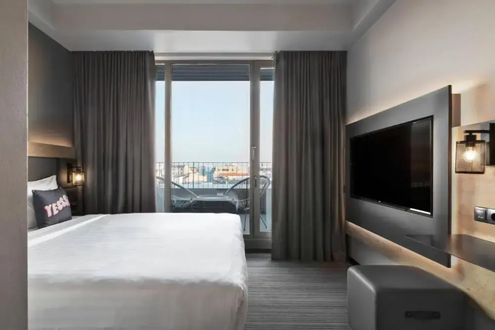 Moxy Room
